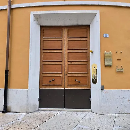 Veronavera Orlandi *